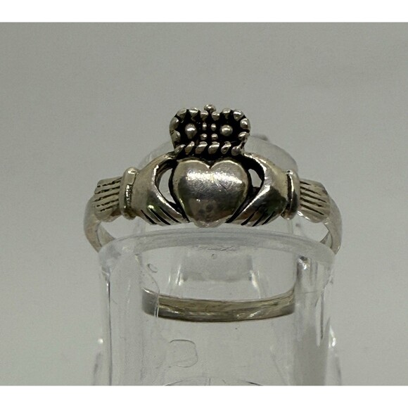 Claddagh Silver Jewelry - Vintage 925 Sterling Silver Claddagh Ring Size 7.5 Stands for Love, Loyalty
